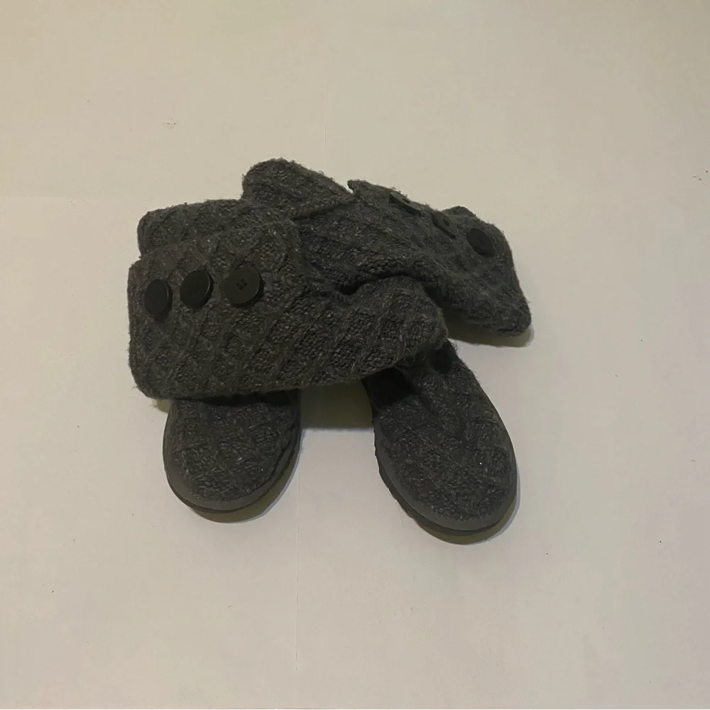 Ugg Australia gray sweater boots, size 6